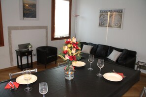 Interior - Amazing Canal View - rent Venice Apartment (Venezia)