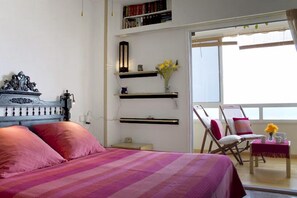 3 slaapkamers, een strijkplank/strijkijzer, reisbedje, wifi