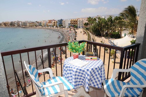 Arinagan rannan ensimmäinen rivi