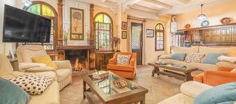 La Casa De Illora, swimming pool, fireplace, barbecue, in the town center