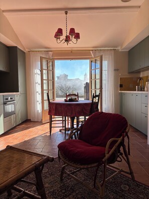 Interior - Detached, air-conditioned house for 2 people on owner's land. (Gordes)