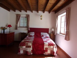 1 habitación, tabla de planchar con plancha, wifi gratis y ropa de cama 