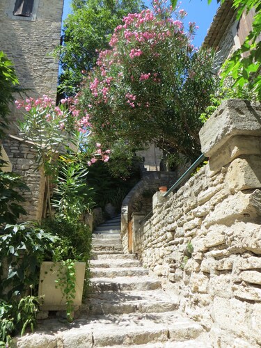 Detached, air-conditioned house for 2 people on owner's land.