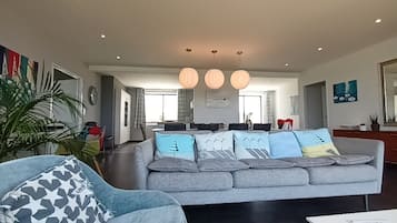 TV, DVD player, books, stereo