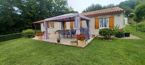 Outdoor dining - Air-conditioned house with secure swimming pool in the heart of Périgord Noir (Siorac-En-Périgord)