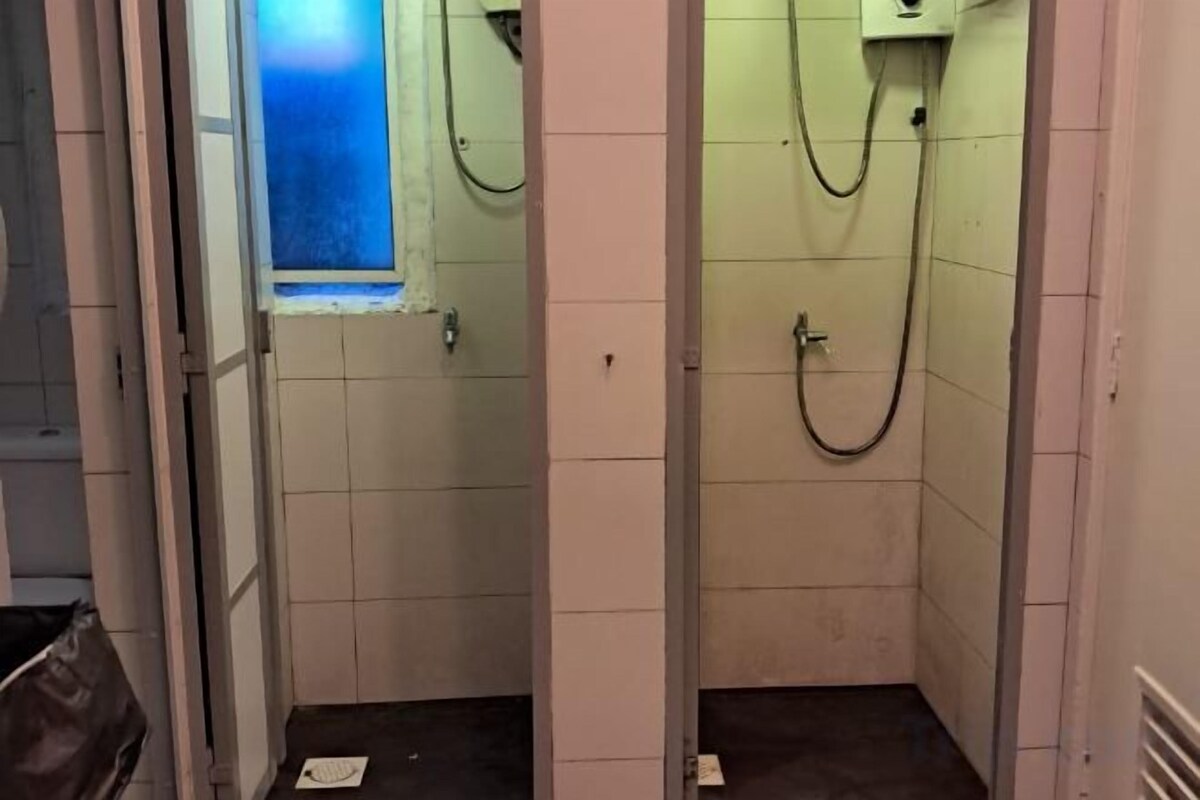 Shower, towels
