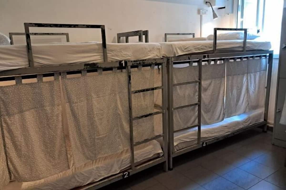 WiFi (free), bed sheets
