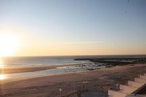 Beach nearby - Apartment of 90 m2 1st line facing the ocean  (VILA PRAIA DE ANCORA)