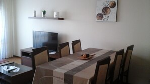 Dining - Apartment of 90 m2 1st line facing the ocean (VILA PRAIA DE ANCORA)