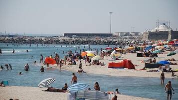 Una spiaggia nelle vicinanze