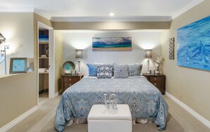 1 Schlafzimmer, Schreibtisch, Bügeleisen/Bügelbrett, Reisekinderbett