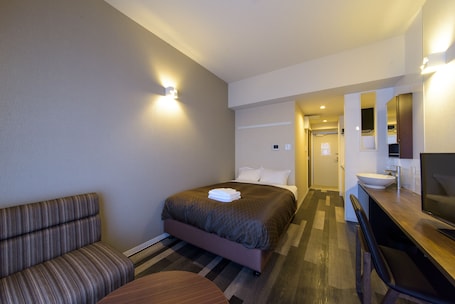 Standard Double Room. Mr.KINJO in MINAMIUEBARU