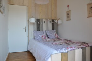 2 chambres, fer et planche à repasser