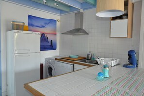 Réfrigérateur, micro-ondes, four, lave-vaisselle