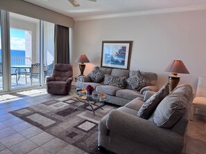 Smart TV, DVD player, books, stereo