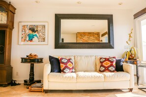 Smart TV, fireplace, DVD player