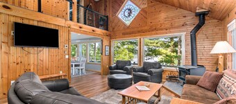 Renovated Home/Full Rec Lake/Level lot/Family & Dog friendly/Game Room/Pontoon!