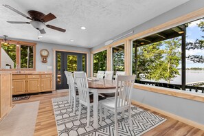 Dining - Renovated Home/Full Rec Lake/Level lot/Family & Dog friendly/Game Room/Pontoon! (Wautoma)