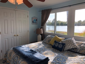 6 bedrooms, iron/ironing board, travel cot, free WiFi - House Right on the Potomac River - Great Sunrises & Sunsets (Hague)