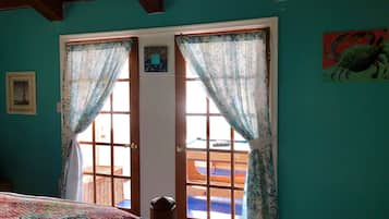 6 quartos, ferros/tábuas de passar roupa, berço de viagem