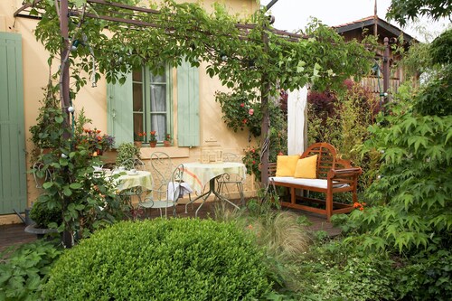 Country house between lakes and ocean