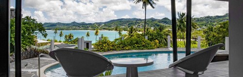 Ultimate beachfront luxury: 3-bedroom villa with pool. Your paradise awaits!