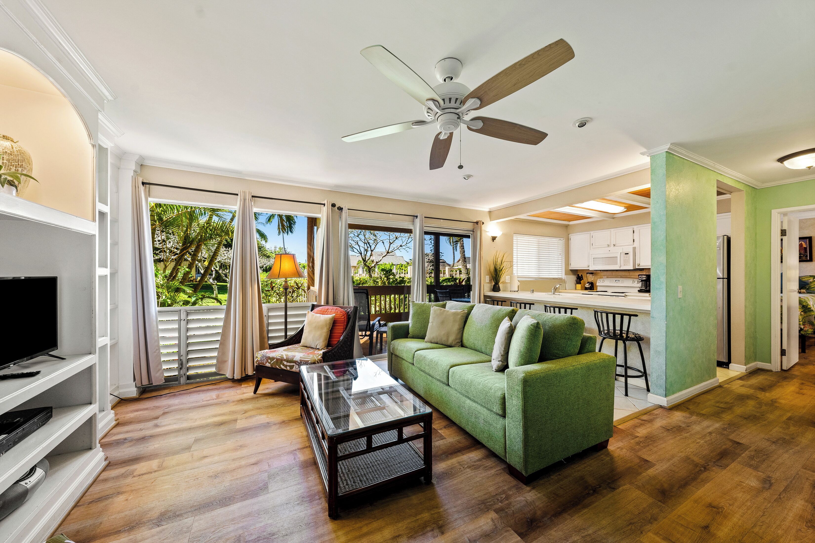 Smart TV, DVD player, stereo