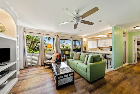 Een smart-tv, een dvd-speler en een stereo