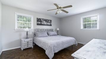 3 chambres, fer et planche à repasser, Wi-Fi gratuit, draps fournis