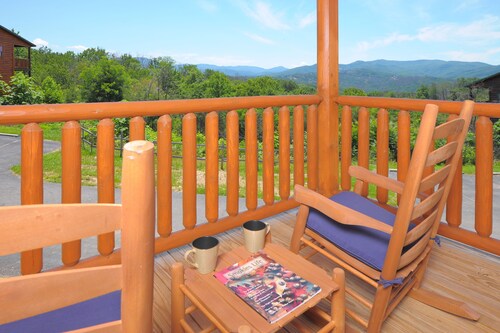 Minutes from Gatlinburg and Pigeon Forge, Great Mountain Views