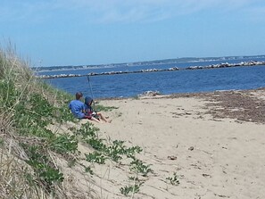 Plage à proximité, chaises longues