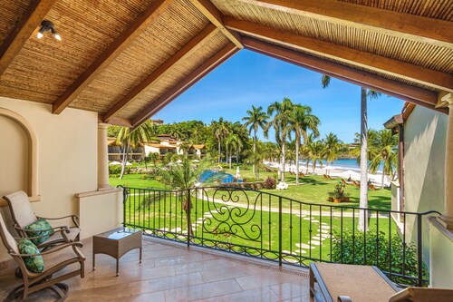 Stunning Beachfront at The Palms 29—Beachside Couples Massage Included!