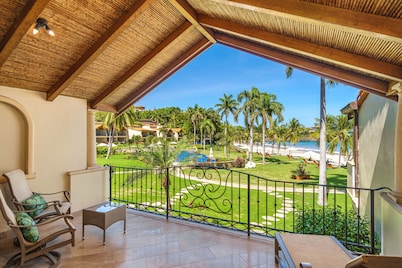 Stunning Beachfront at The Palms 29—Beachside Couples Massage Included!