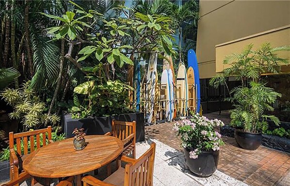 Outdoor dining