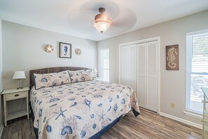 4 bedrooms, iron/ironing board, free WiFi, bed sheets