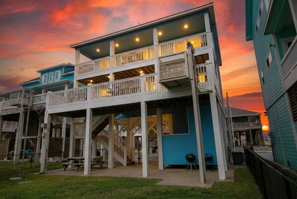 Unclassified image, 1 of 101, button