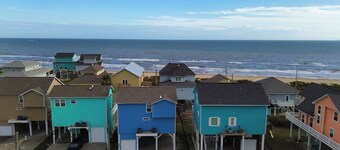 Changes in Latitudes - 2ND ROW GULF/BEACHVIEWS! - 4 /3, Sleeps 14