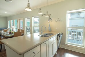 Unclassified image, 3 of 101, button