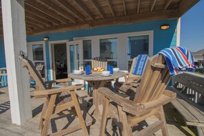 Unclassified image, 5 of 101, button