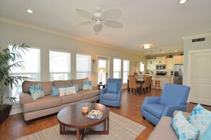 Smart-TV, DVD-Player, Bücher, Videothek