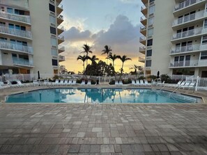 A heated pool - Beautiful condo on the Beach with Heated Pool, Pickleball, free WiFi & parking! (Fort Myers Beach)