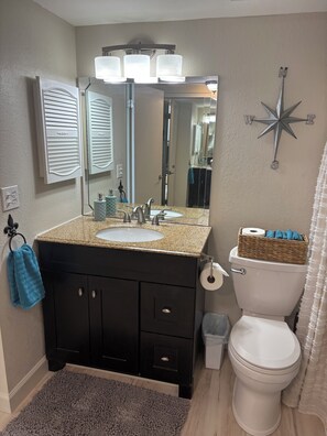 Combined shower/bathtub, hair dryer, towels - Beautiful condo on the Beach with Heated Pool, Pickleball, free WiFi & parking! (Fort Myers Beach)