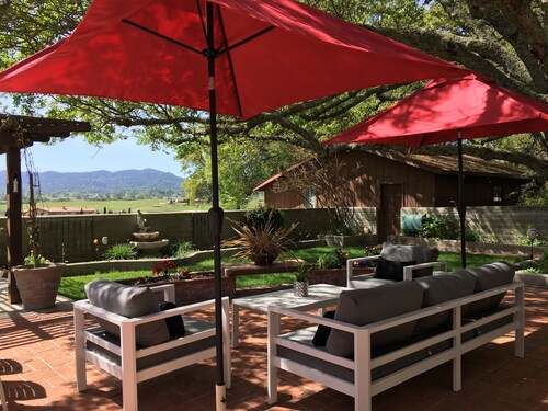 Ranch Home On 3 Acres, Tucked Under The Oak Trees With Views Of The Mountains.