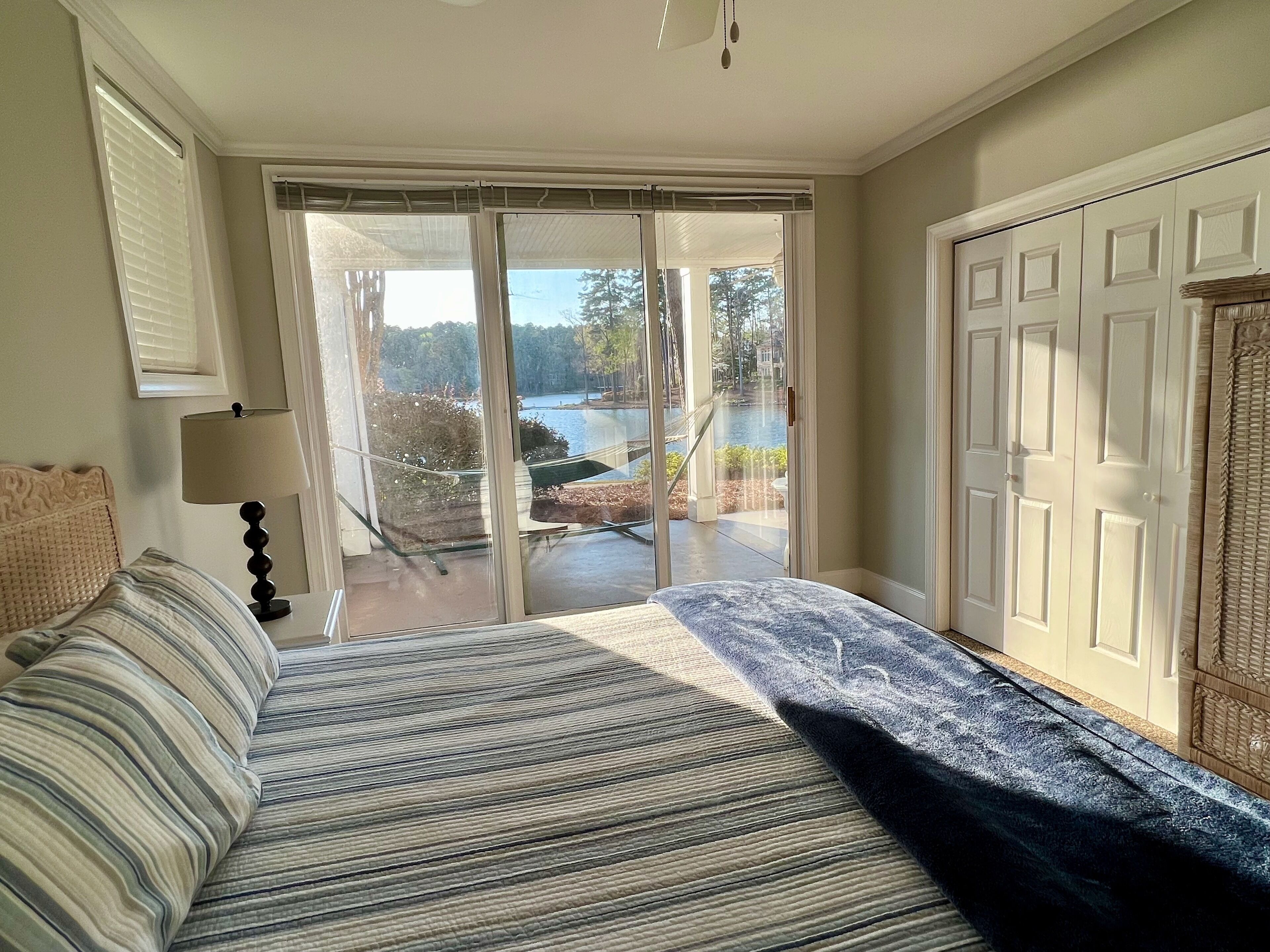 6 slaapkamers, een strijkplank/strijkijzer, gratis wifi, beddengoed