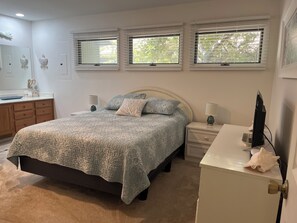 2 slaapkamers, een bureau, een strijkplank/strijkijzer, gratis wifi