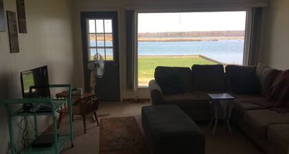 Ranch style, waterfront property! Great for boat watchers. Freighters galore!