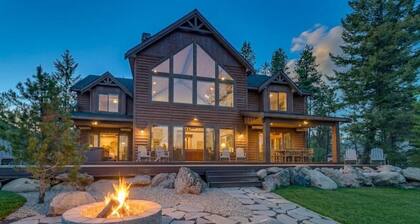 Luxury Lakefront Lodge | Private Dock | Hot Tub