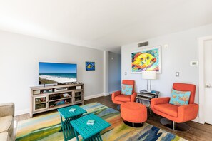 Una Smart TV, un reproductor estéreo