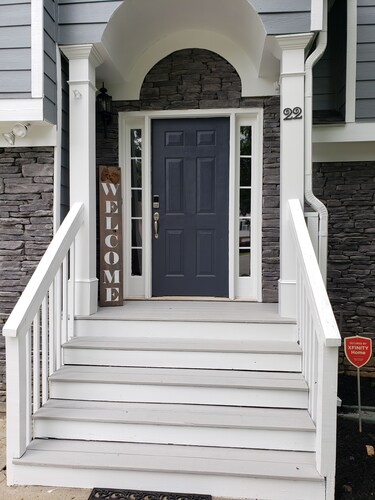 SPACIOUS Cartersville HOME that SLEEPS UP TO 13 PEOPLE and 12 min. to Lakepoint!