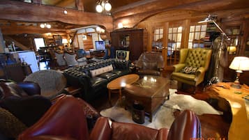 Luxury Villa | Living area | Flat-screen TV